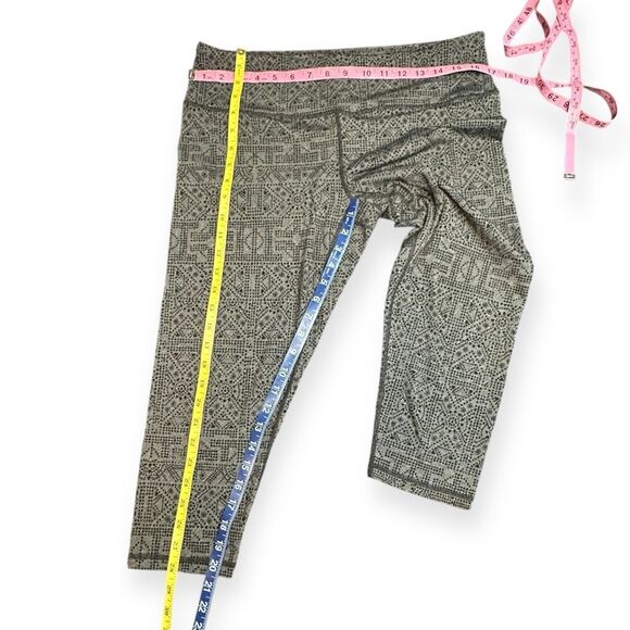 PRANA Women’s Black White Geometric Print Pillar Capri Legging Size XL - Picture 4 of 4